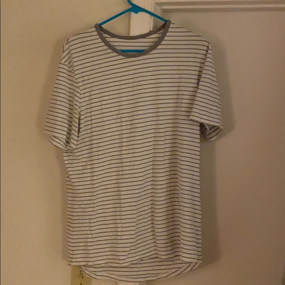 Lululemon t-shirt (Large)